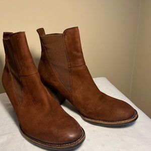 Paul Green Jules Chelsea Boot in Cognac-brown brushed leather size 8.5 US